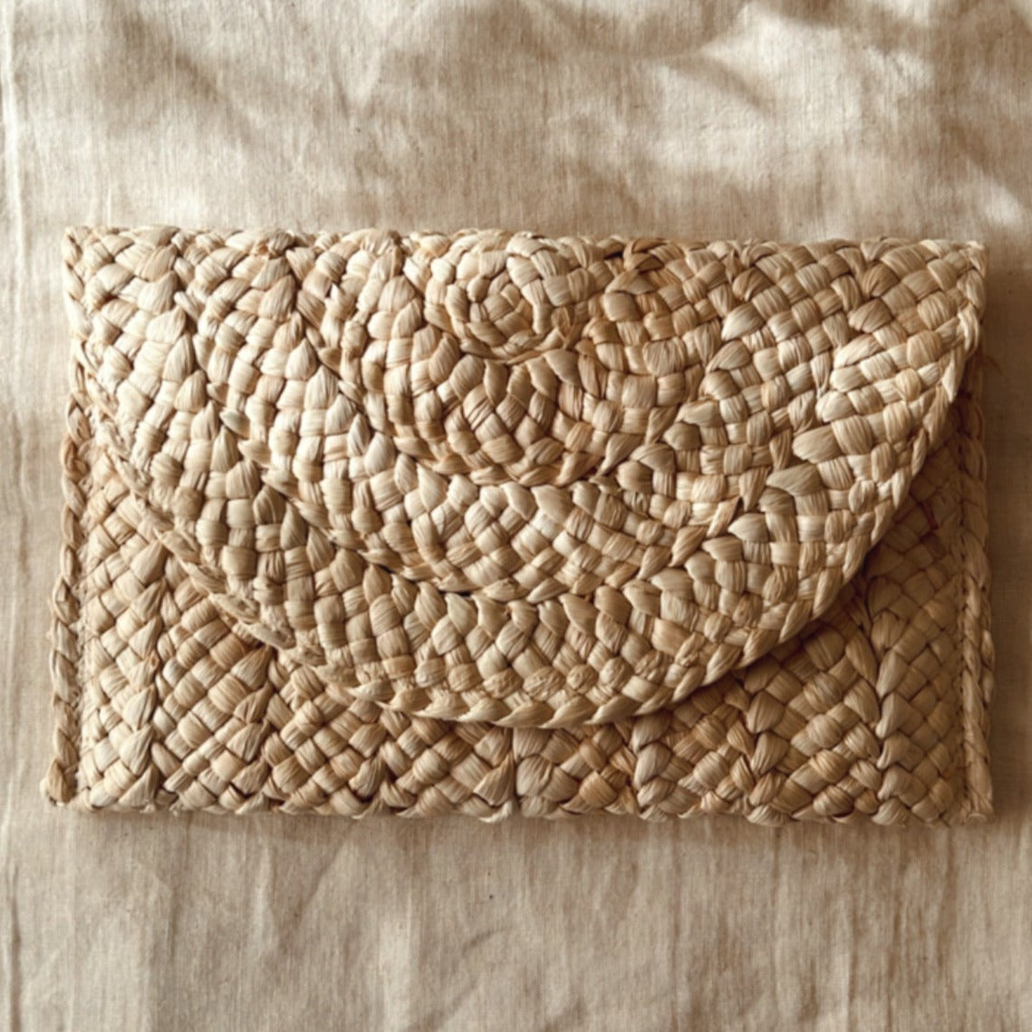 Palma Straw Clutch